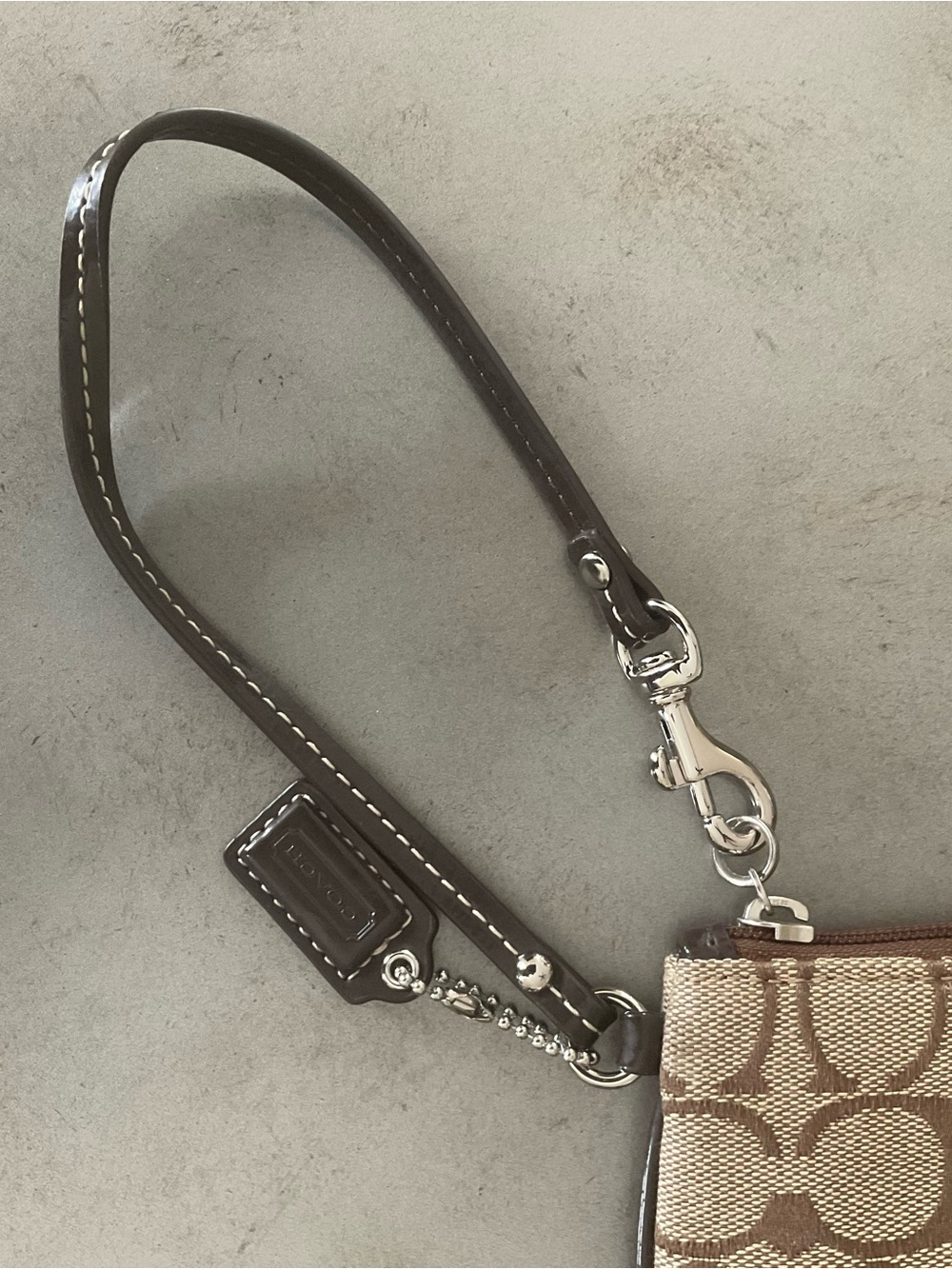 Coach Signature Khaki/Brown Logo Wristlet Canvas Patent Leather Strap & Trim - Picture 2 of 13